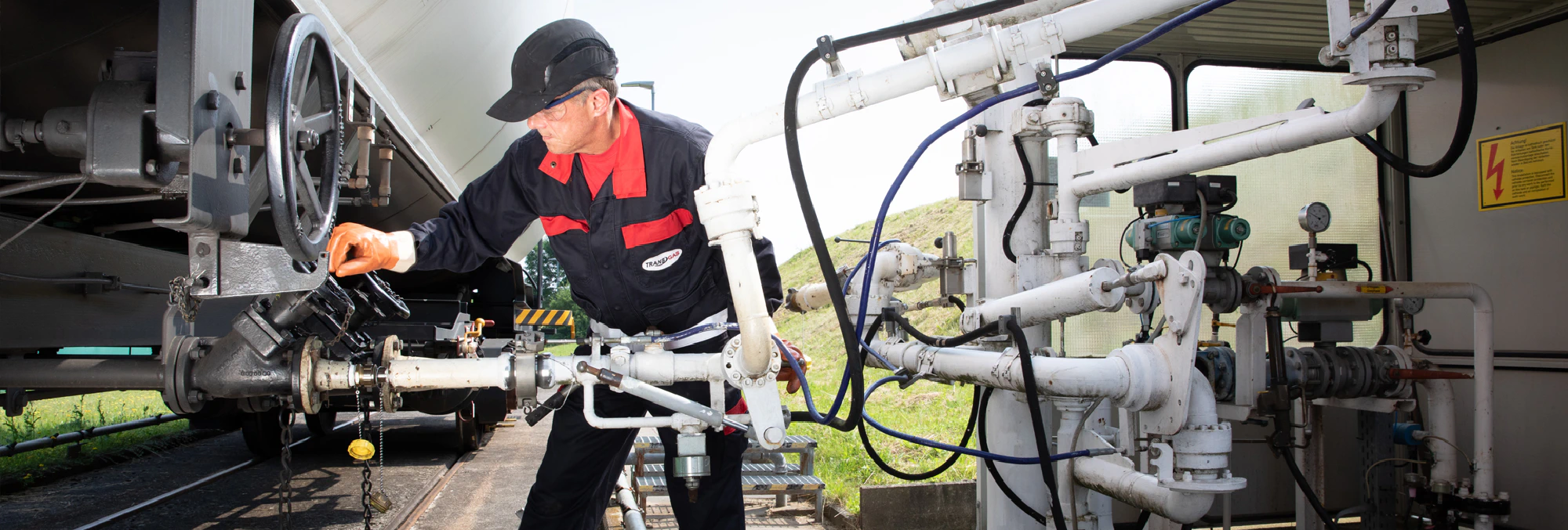 Mitarbeiter Transgas bei der Verteilung von Flüssiggas